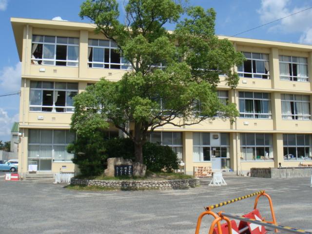 Primary school. 882m until Seto Municipal Yahata Elementary School