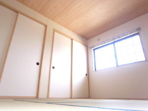 Other. Japanese-style room is the tatami of Omotegae before occupancy. 