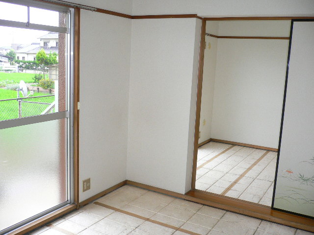 Living and room. Following Japanese-style room 6 quires ・ 6 Pledge