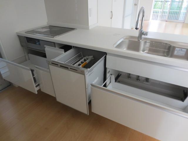 Same specifications photo (kitchen). Same specification is an open range hood of (counter kitchen of internal) pull-out dishwashing with all-electric. Panasonic