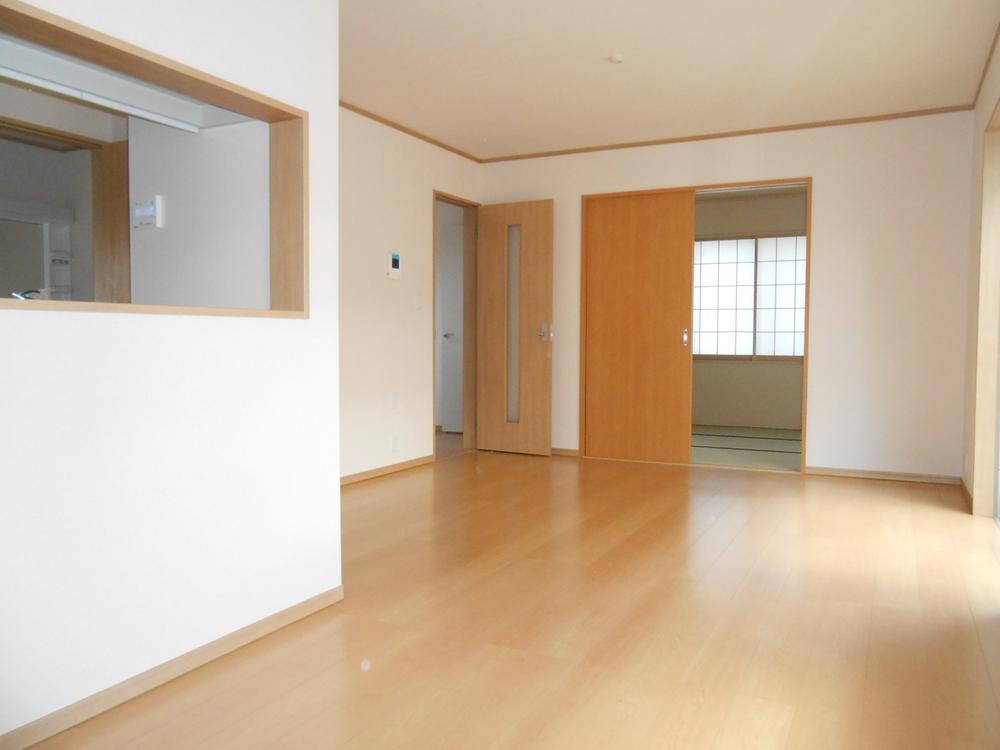 Living. Spacious living room (1 Building)