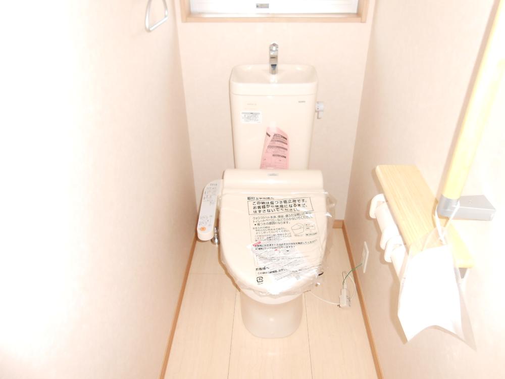 Toilet. Bidet function with toilet (1 Building)