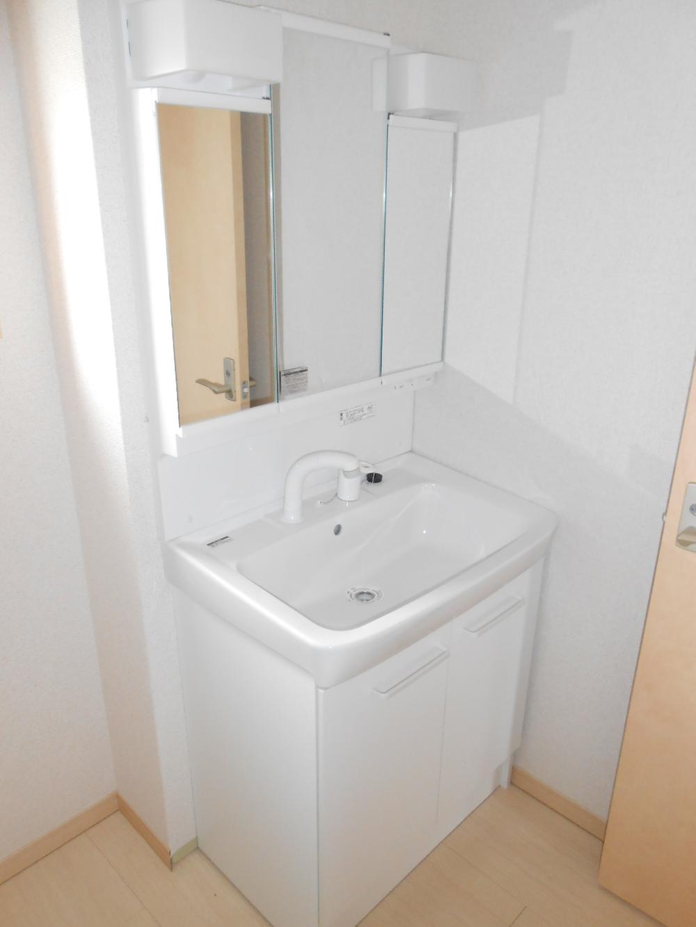 Wash basin, toilet. Shampoo dresser vanity