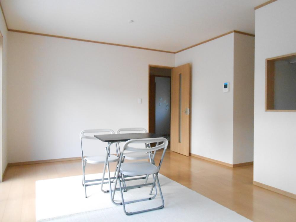 Living. Spacious living