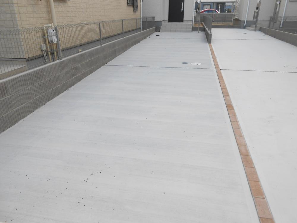 Parking lot. Parallel parking two possible