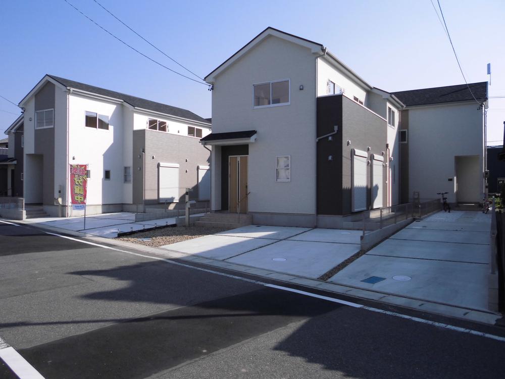 Local photos, including front road. Local appearance photo December 2013 3 days shooting * quiet and green living environment! * Meitetsu "Mikawa Takahama Station" walk 13 minutes! * Elementary and junior high schools within a 10-minute walk!  ◆  ◆  ◆ "Dwelling looking Campaign" held in!  For more information Please contact us!  ◆  ◆  ◆ 