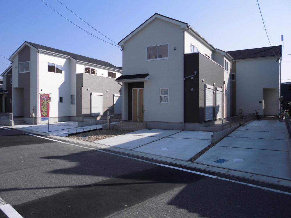 Entrance. Local appearance photo