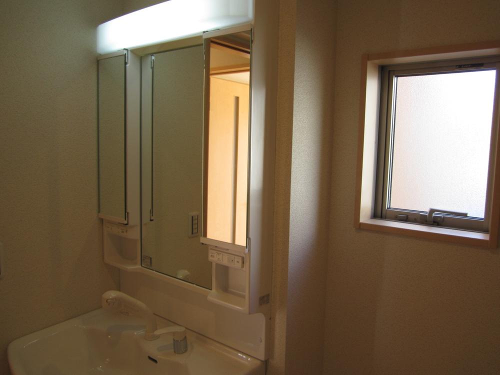 Wash basin, toilet. Wash