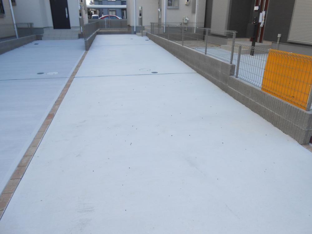 Parking lot. Parallel parking two possible