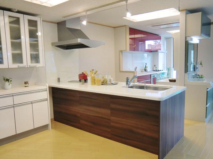 exhibition hall / Showroom. Please come to feel free to look at! 