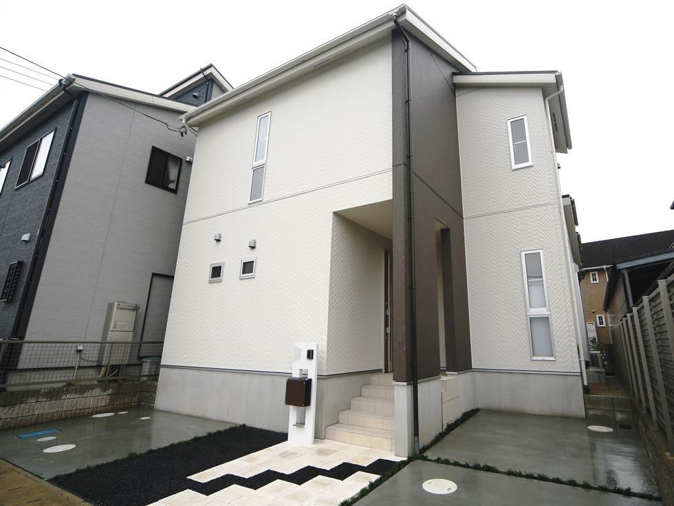 Local appearance photo. Exterior Photos ☆ illumination ・ curtain ・ LDK Air Conditioning ・ With attic storage! ! From memories of goods, such as place to enjoy the accommodation and hobbies of seasonal, It can be used for multi-purpose. 