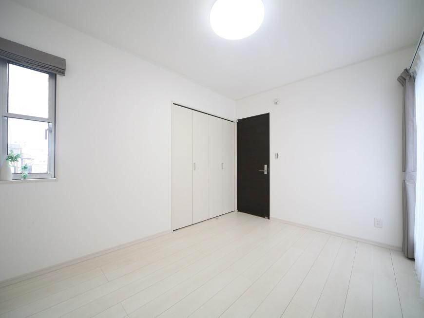 Other introspection. Western-style (1) ... Bright and white the keynote Western-style