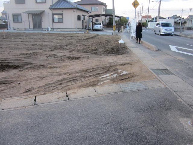 Local photos, including front road. Local (12 May 2013) Shooting