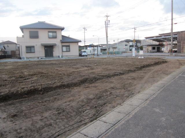 Local photos, including front road. Local (12 May 2013) Shooting