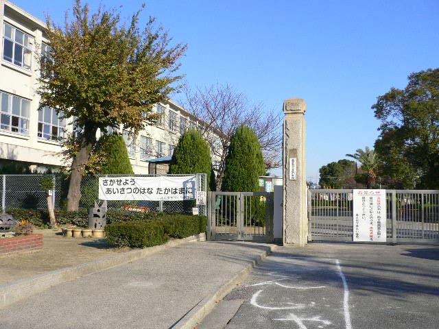 Primary school. Takahama Municipal Takahama to elementary school 650m