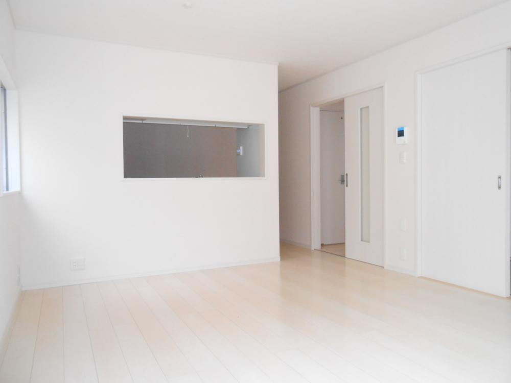 Living. Spacious living