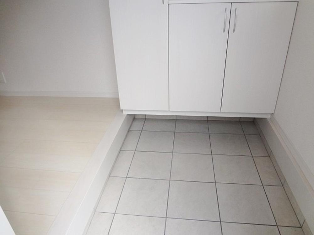 Entrance. Indoor (11 May 2013) Shooting