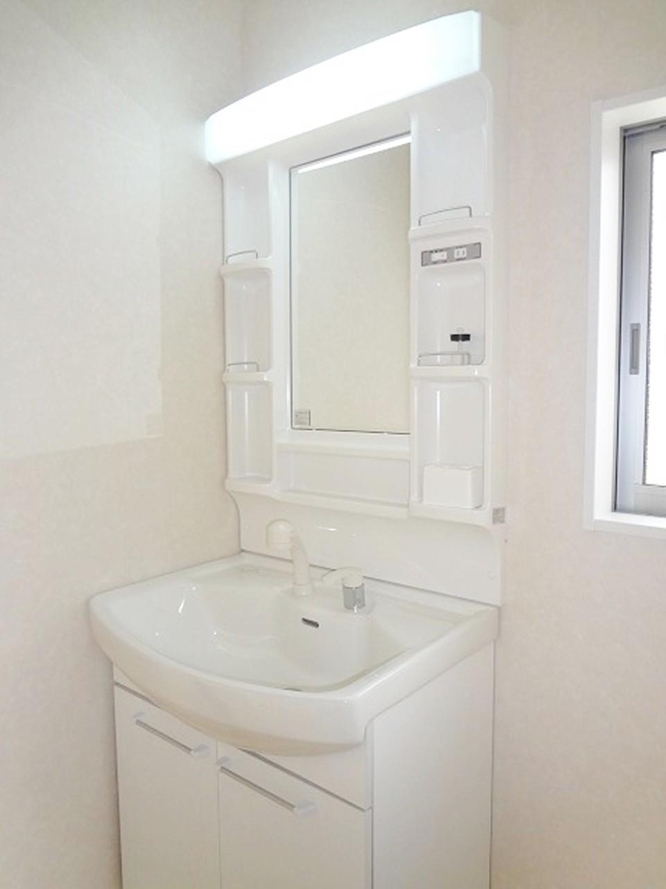 Wash basin, toilet. Indoor (11 May 2013) Shooting