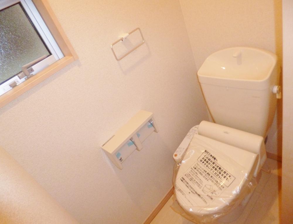 Toilet. Indoor (10 May 2013) Shooting