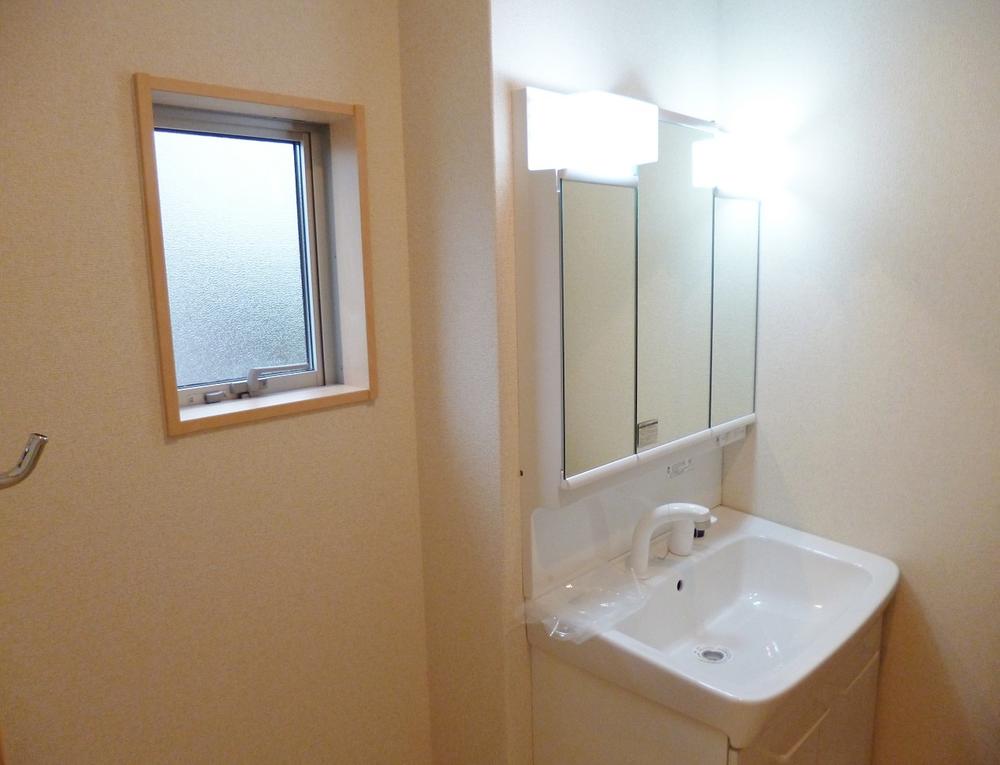 Wash basin, toilet. Indoor (10 May 2013) Shooting