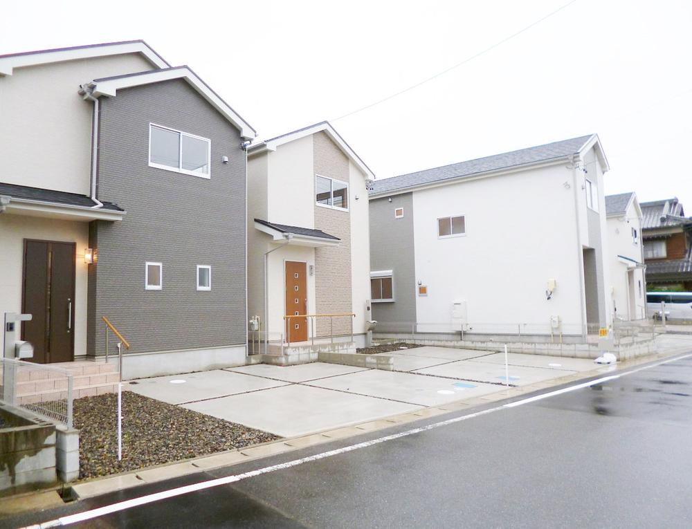 Local photos, including front road. Local (10 May 2013) Shooting