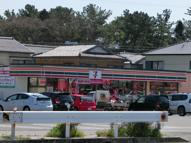 Convenience store. 859m to Seven-Eleven Takahama Hachiman-cho store (convenience store)