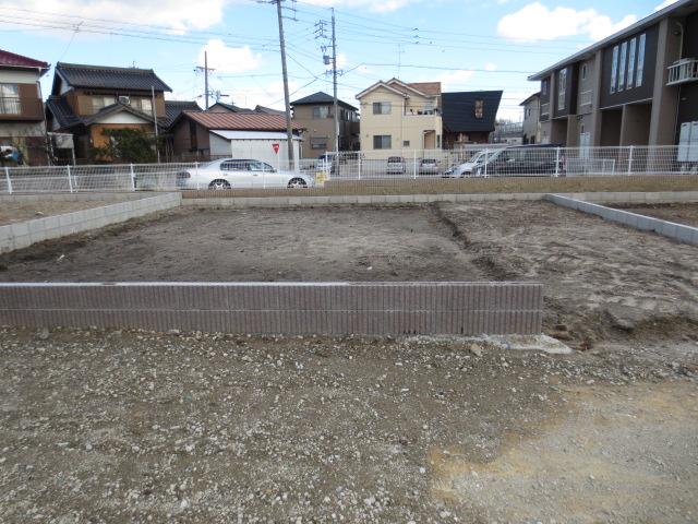 Local photos, including front road. Local (12 May 2013) Shooting