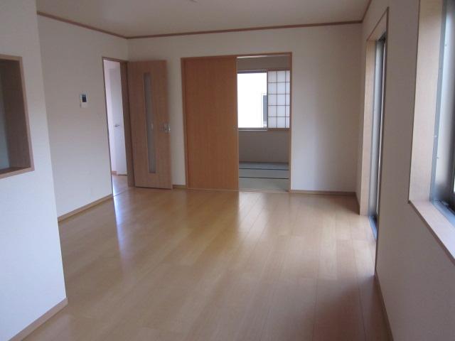 Same specifications photos (living). Same specifications