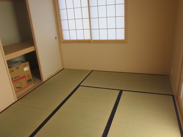 Same specifications photos (Other introspection). Same specifications