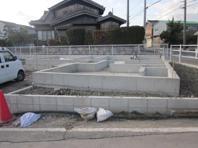 Local photos, including front road. Local (12 May 2013) Shooting