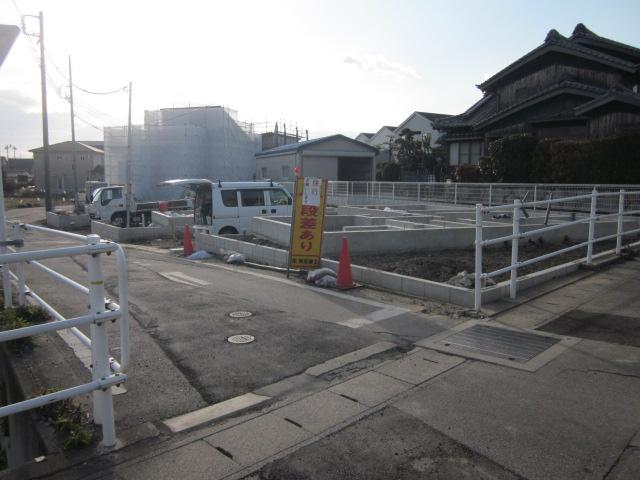 Local photos, including front road. Local (12 May 2013) Shooting