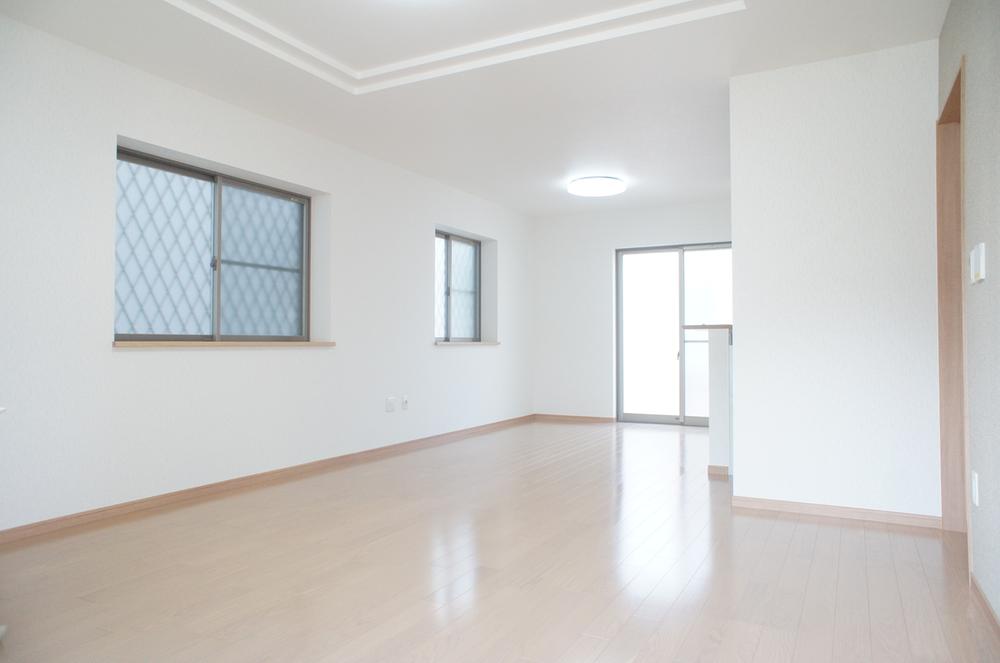 Living. LDK will relax in their own way even gathered everyone spacious space !! family of more than 20 quires. The LDK foster family time, By all means please see once. Building B room (July 2013) Shooting