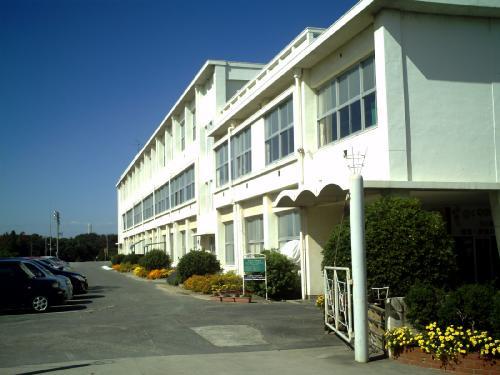 Junior high school. 2480m to Tokai Municipal Yokosuka Middle School