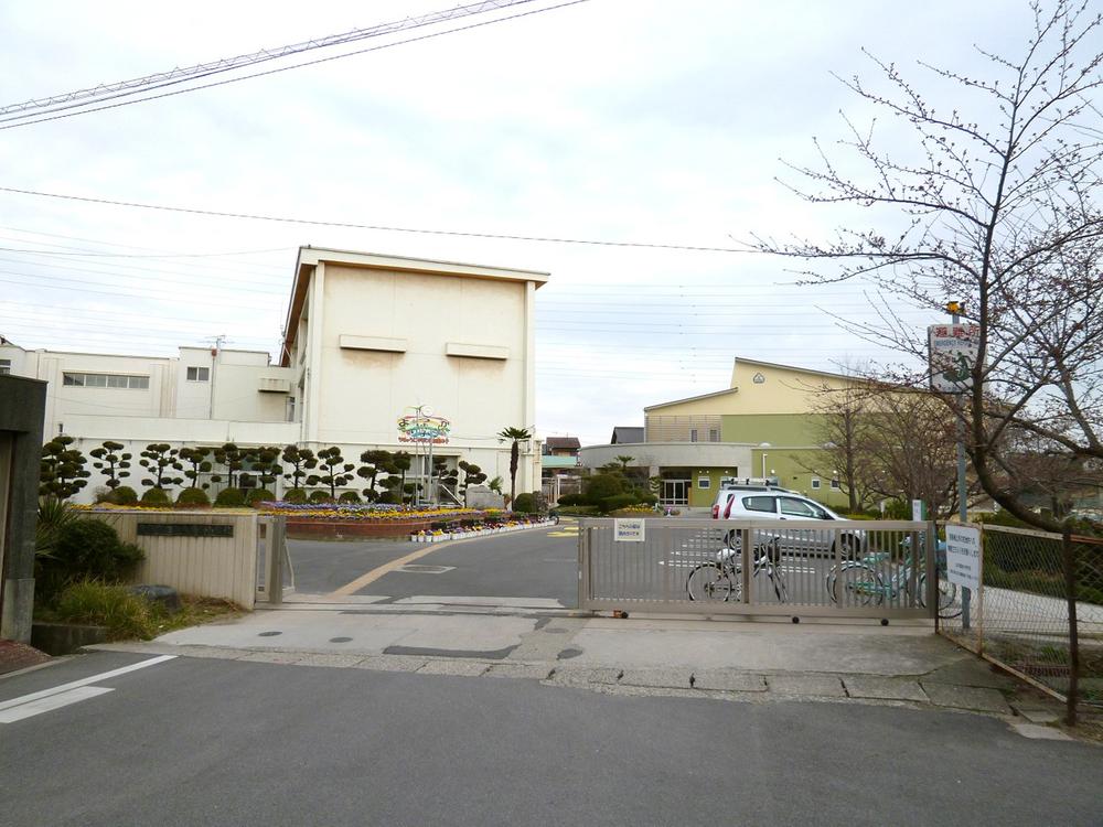 Primary school. 880m until Tokai Municipal Kagiya Minami Elementary School