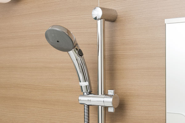 Bathing-wash room.  [Slide bar] Because it can fix the height of the shower head in the position of your choice, The whole family you can use comfortable (same specifications)