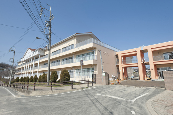 Surrounding environment. Tokai Municipal Kagiya Elementary School (8-minute walk ・ About 620m)