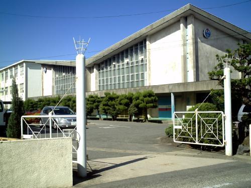 Junior high school. 970m until Tokai Municipal Yokosuka Middle School