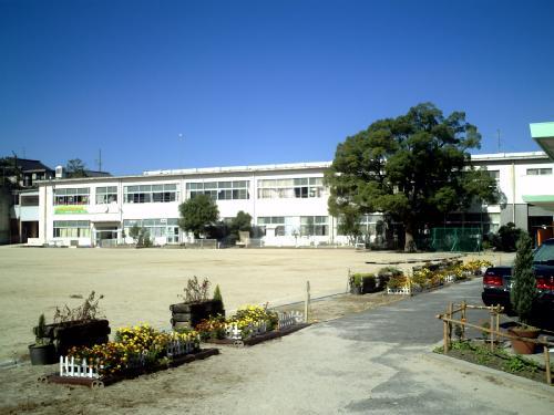 Primary school. 180m until Tokai Municipal Hirashu Elementary School