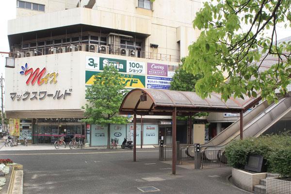 Shopping centre. Suriwai to Yokosuka shop 443m