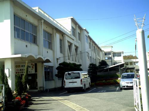 Junior high school. 970m until Tokai Municipal Yokosuka Middle School
