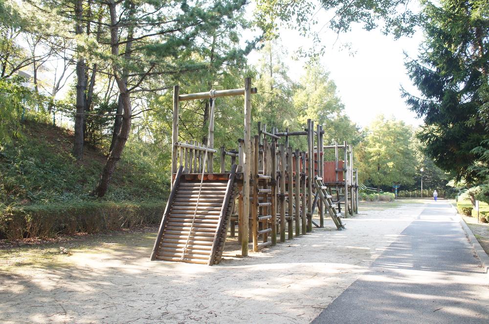 Other. Abundant athletic playground equipment in the park It is the perfect space for a healthy child. Also enjoying a sweat, Because it is a short walk up to the house, Soon be taking a nap in the shower ◎