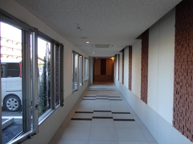 Other common areas. Through the corridor (corridor), To the elevator hall.