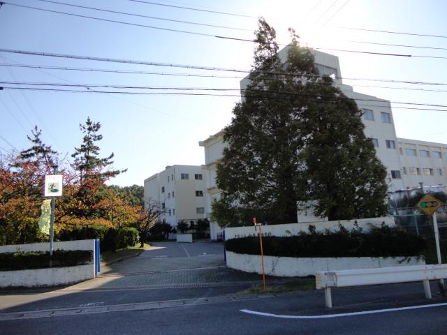 Other. A 15-minute walk of Kagiya junior high school.
