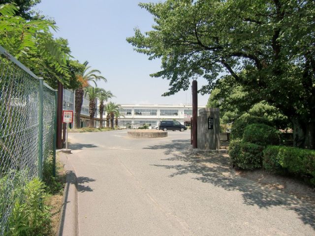 Primary school. Municipal Nawa to elementary school (elementary school) 500m
