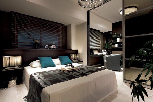 Interior.  [Master bedroom] Among the calm atmosphere, The main bedroom, which always greet the time of peace in the heart calm. Space is ensured to be arranged a double bed make a clear, With a walk-in closet, Two-sided lighting, etc., Various types has been enhanced (A type model room)