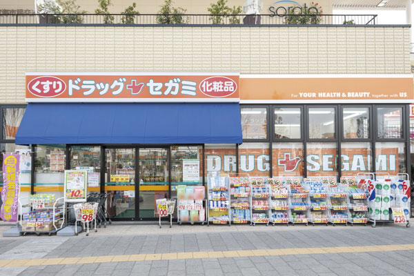 Surrounding environment. Drag Segami Ota Station store (3-minute walk ・ About 190m)