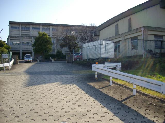 Primary school. Mitsuike until elementary school 900m