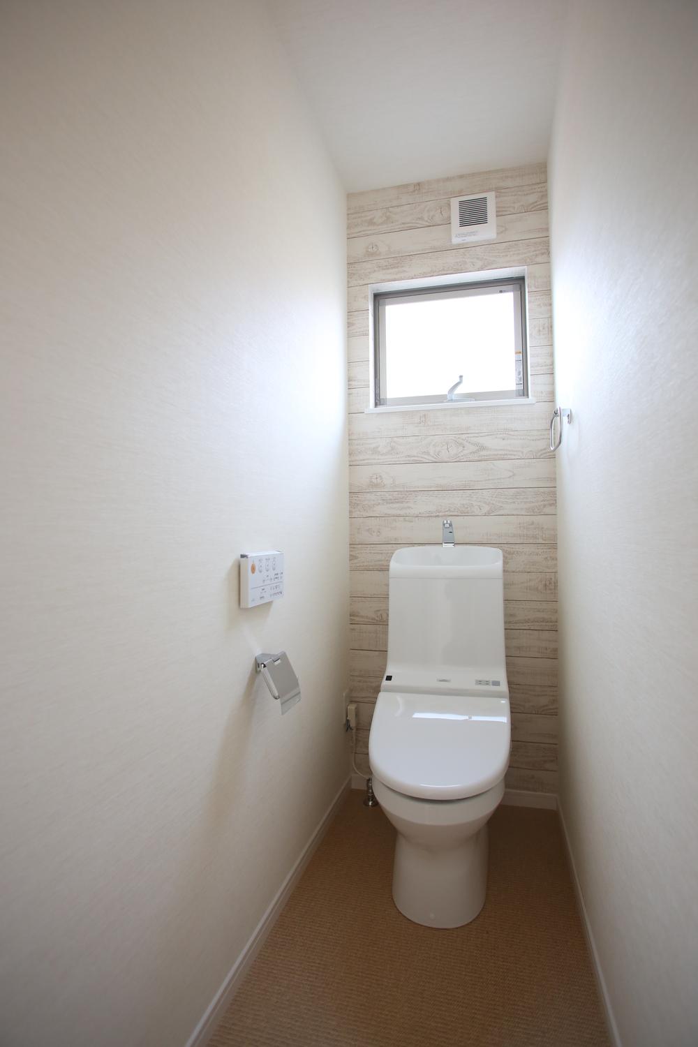 Toilet. Indoor (11 May 2013) Shooting