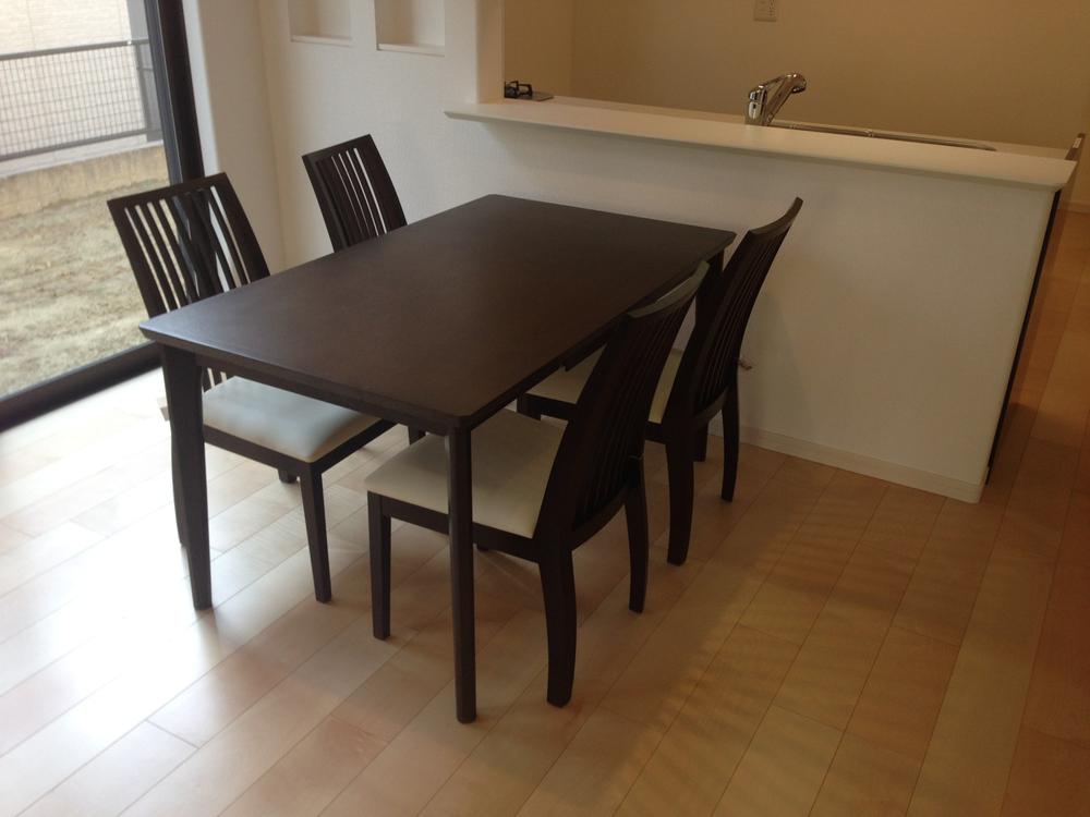 Other introspection. Dining furniture with local (November 2013) Shooting