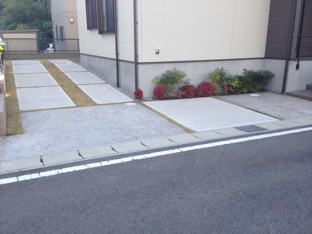 Parking lot. Three available parking site (November 2013) Shooting